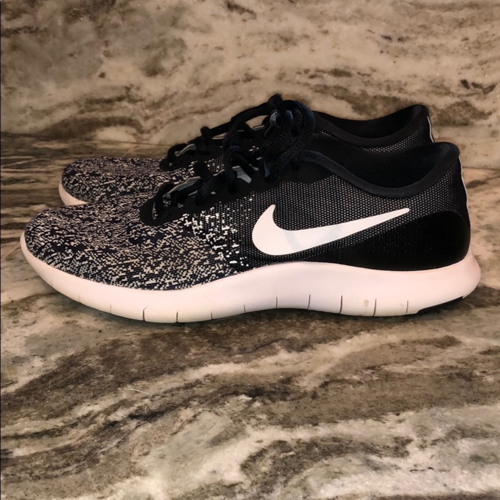 Nike Tennis Shoes